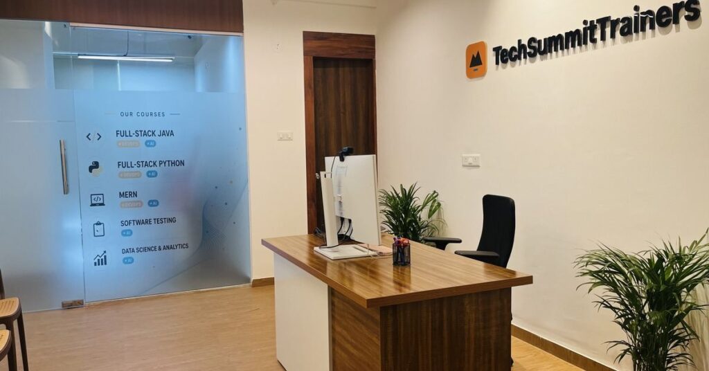 Reception at TechSummitTrainers IT training institute, FC Road Pune